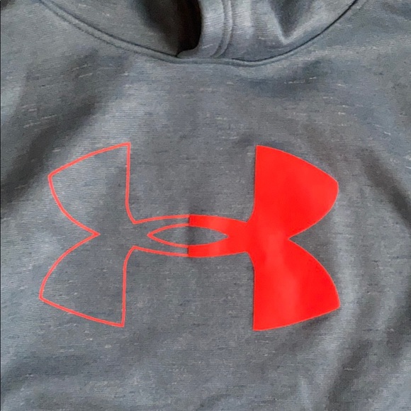 A hoodie - Picture 2 of 3